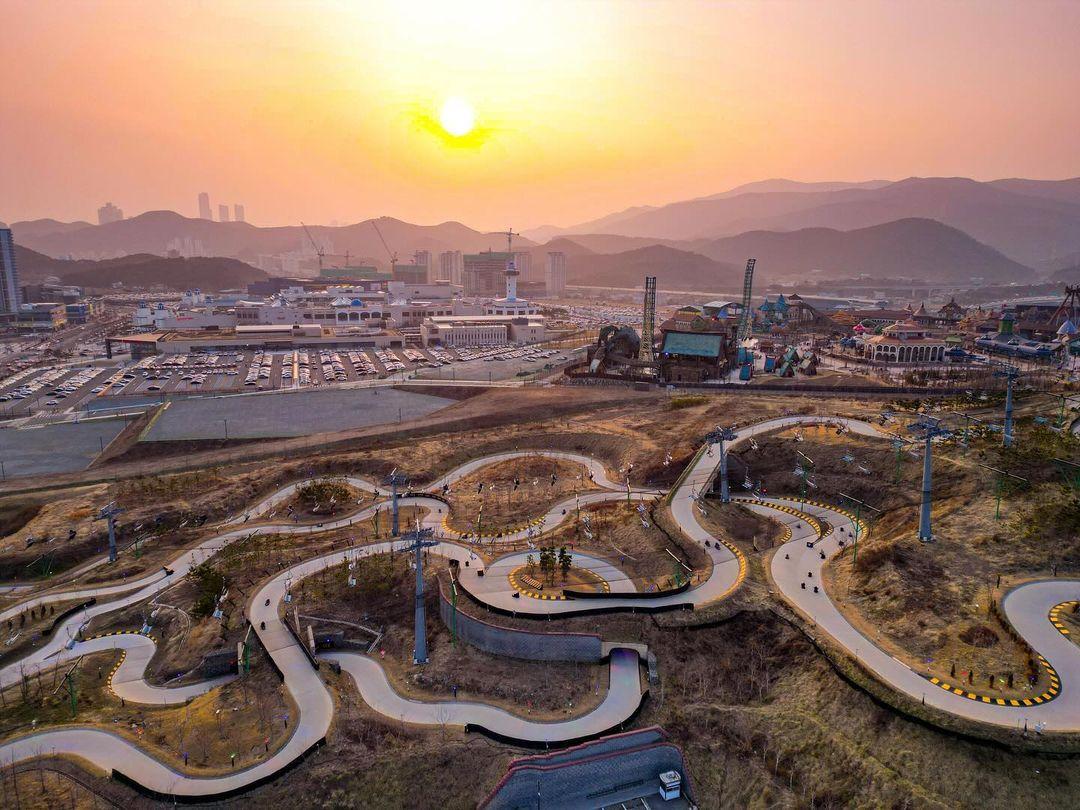 A drone photo of the Skyline Luge Busan site at sunset.